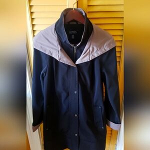 Jones New York Hooded Rain Jacket (M) Like New Conditiom
